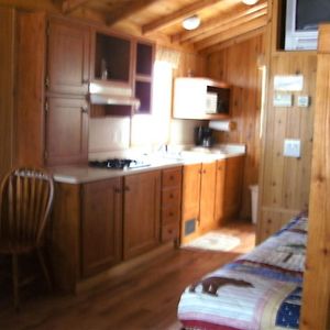Bend-Sunriver Camping Resort Studio Cabin 6